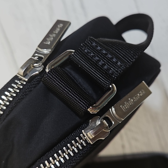 Lululemon crossbody camera bag in black - Picture 8 of 15